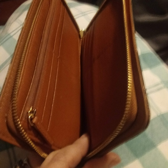 Michael Kors zippered ladies wallet - Picture 4 of 7